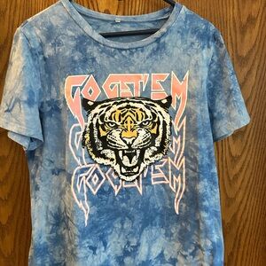 Blue Tie-Dye Tiger Graphic Women’s T-Shirt